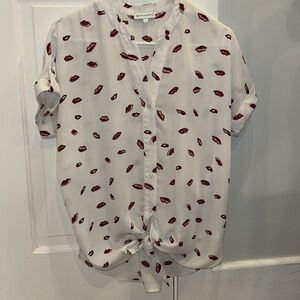 💋❤️Warehouse - Lips Button-Front Blouse❤️